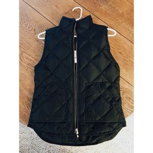 NEW WITH TAGS Black J.Crew Quilted Down Vest